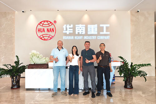 Dernières nouvelles de l'entreprise Un client russe visite Huanan Heavy Industry pour explorer des solutions avancées d'extrusion d'aluminium
